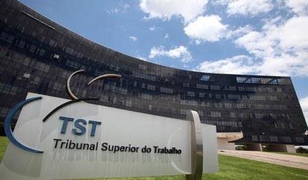 Função do Analista Judiciário - Área Administrativa TST 2025